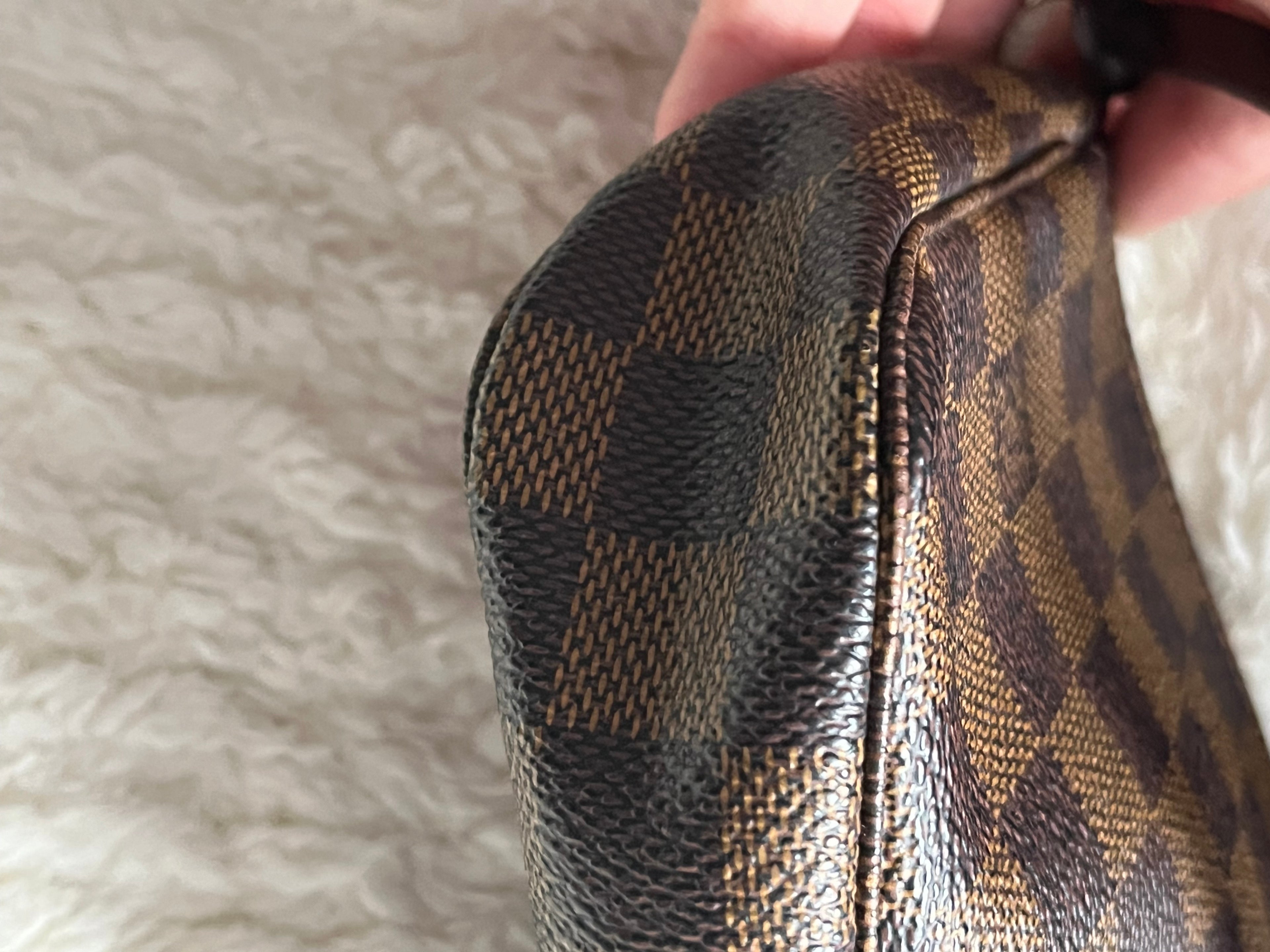 Sac Louis Vuitton pochette accessoire en damier ébène