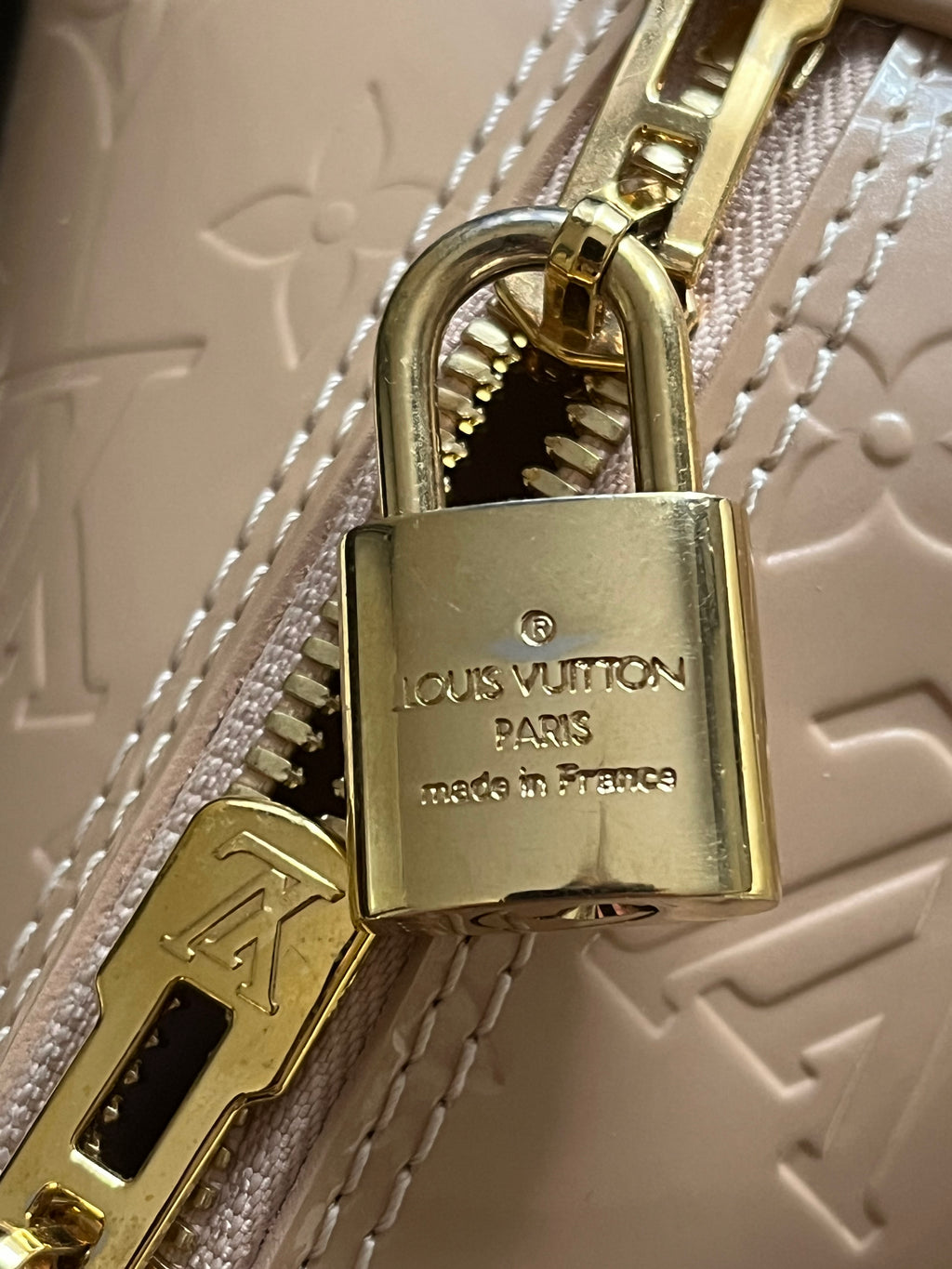 Sac Louis Vuitton alma en cuir verni