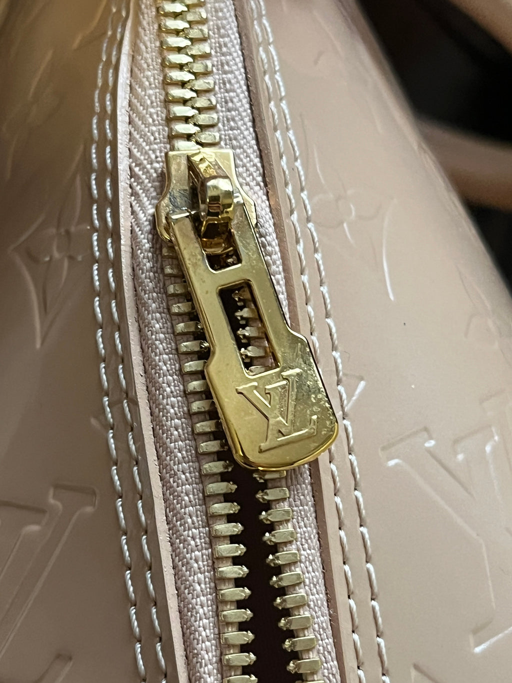 Sac Louis Vuitton alma en cuir verni