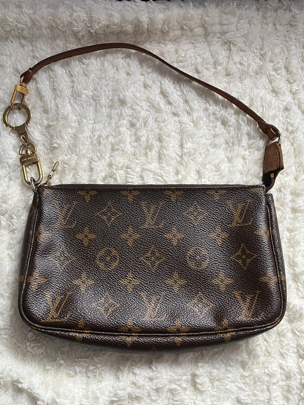 Louis Vuitton pochette accessoire