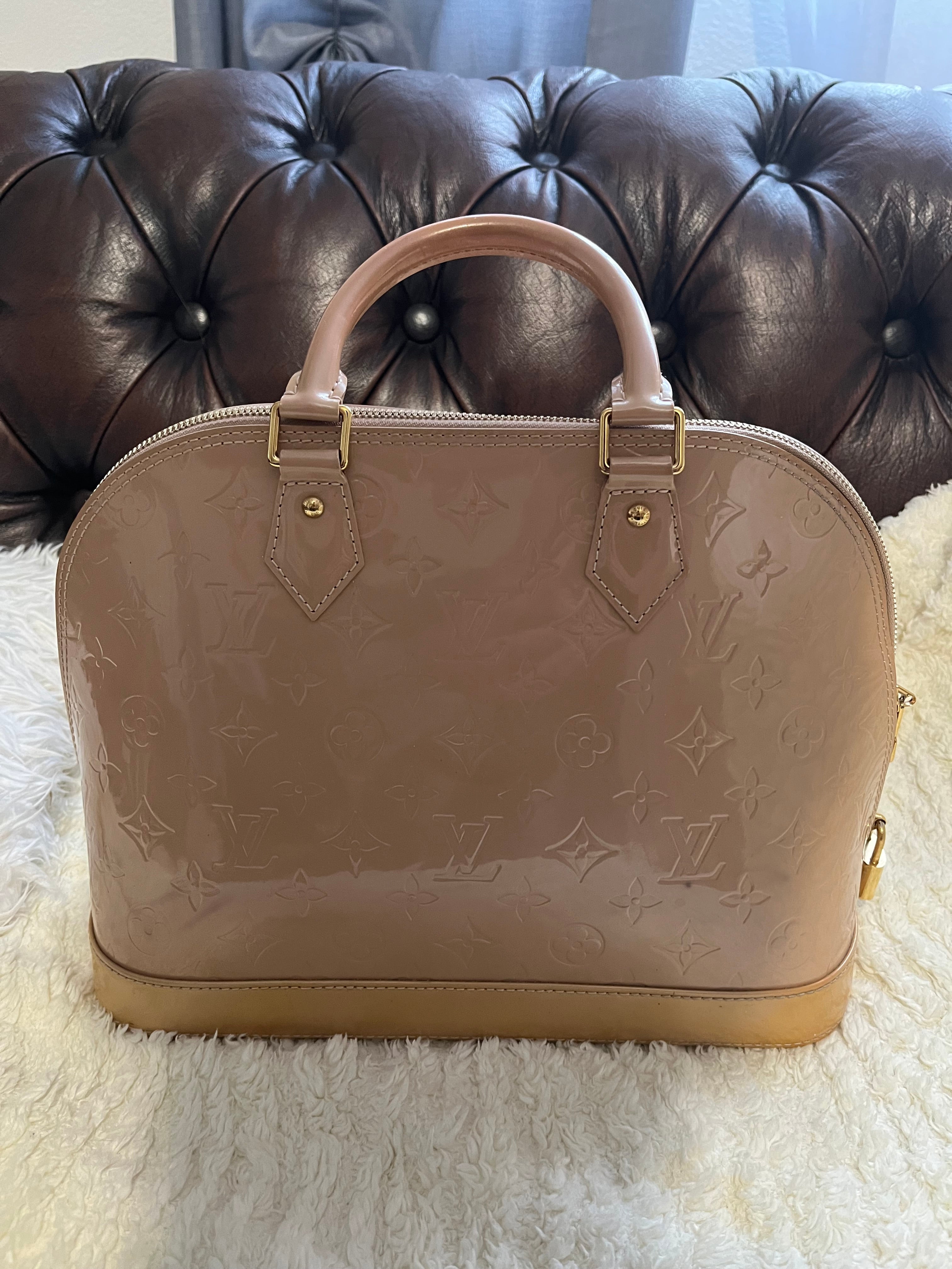 Sac Louis Vuitton alma en cuir verni