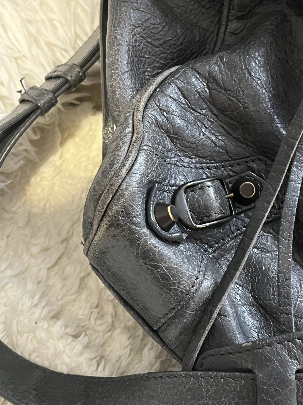 Sac balenciaga city en cuir gris