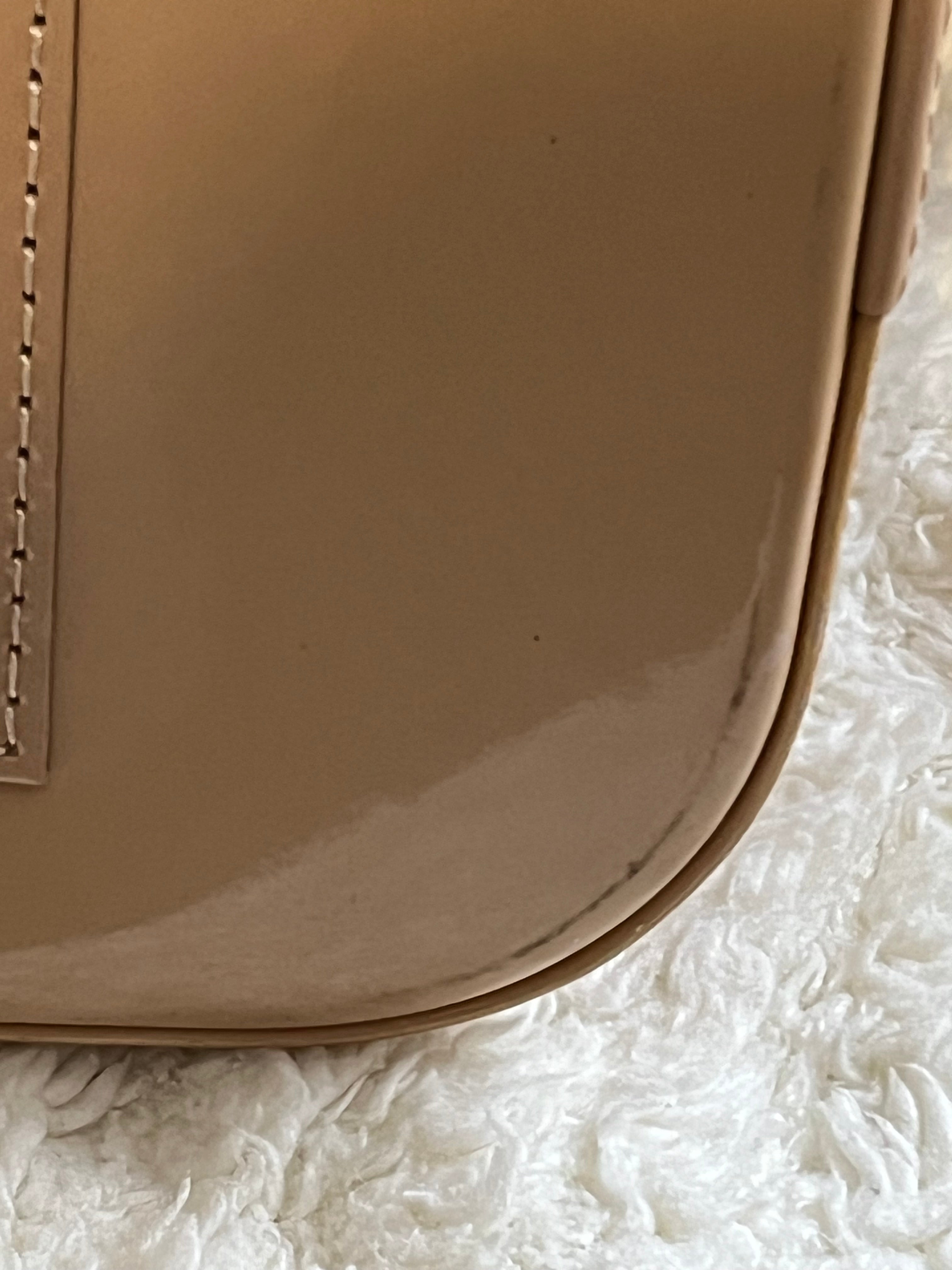 Sac Louis Vuitton alma en cuir verni
