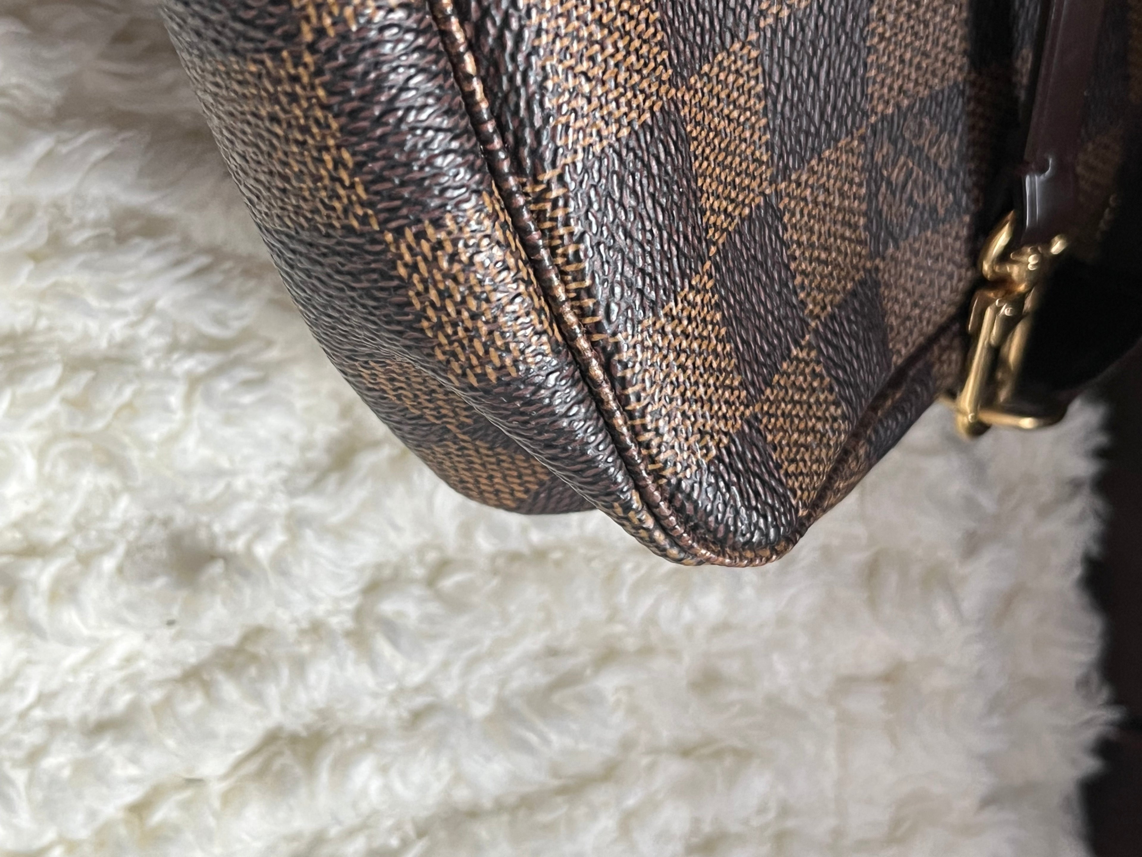 Sac Louis Vuitton pochette accessoire en damier ébène