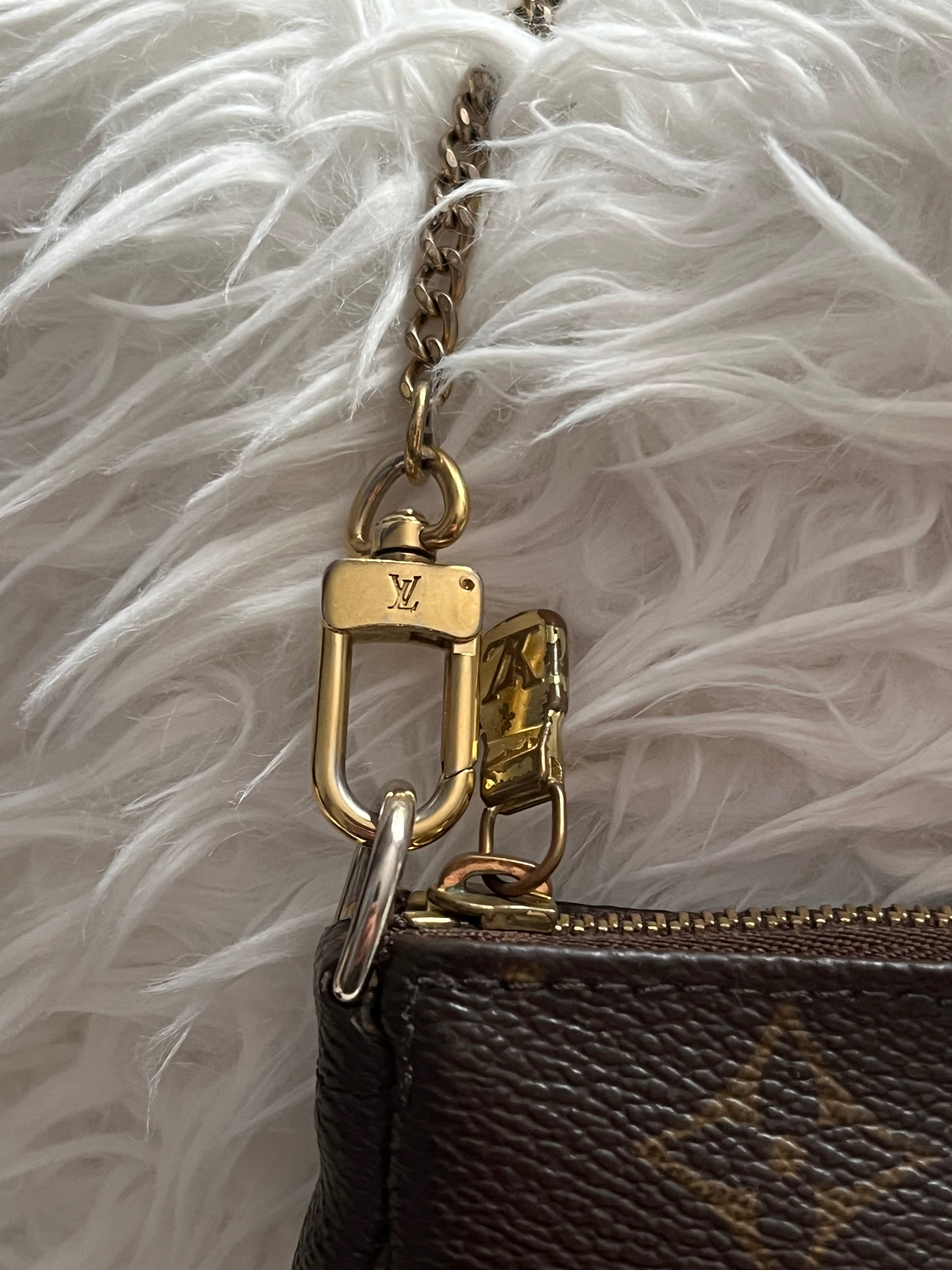 Mini pochette Louis Vuitton en toile monogramme