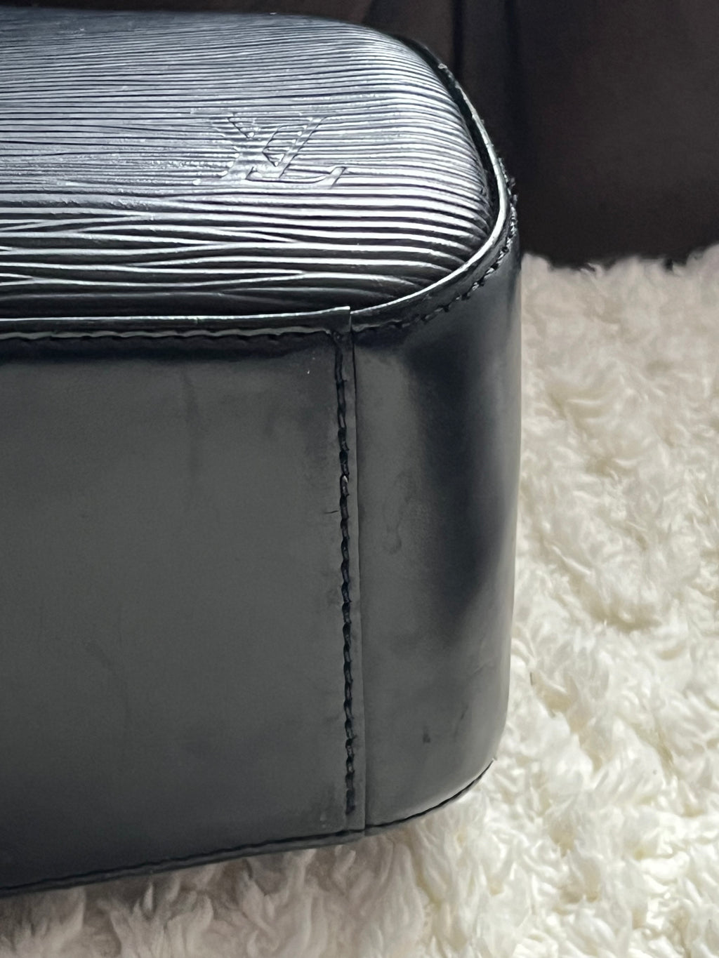 Sac Louis Vuitton jasmin en cuir épi Noir